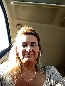 Snapshot of CRHYSTEL chatting on November 2025 08:38:02 AM CRHYSTEL online show from November 2025 08:38:02 AM