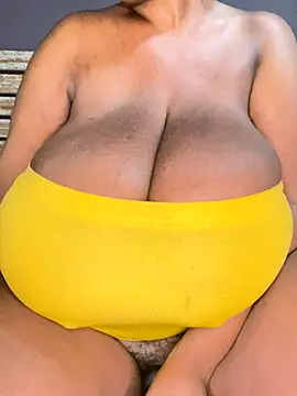 Snapshot of MissFancyXXL chatting on November 2025 08:35:02 PM MissFancyXXL online show from November 2025 08:35:02 PM