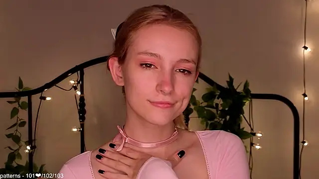 berrry girl online show from May 2026 12:01:01 PM