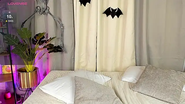 Amy art online show from October 2025 10:09:01 PM