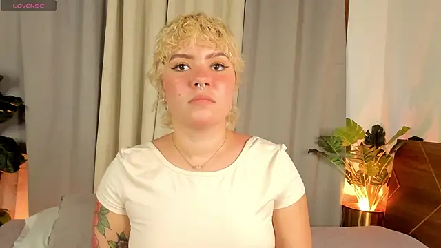 Snapshot of Amy_art chatting on February 2026 07:25:02 PM Amy art online show from February 2026 07:25:02 PM