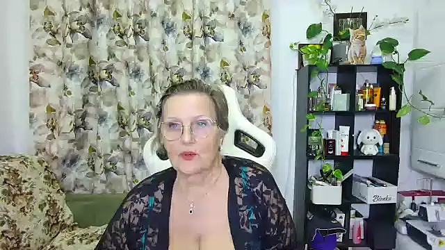 Snapshot of Selenna57 chatting on January 2025 07:02:02 PM Selenna57 online show from January 2025 07:02:02 PM