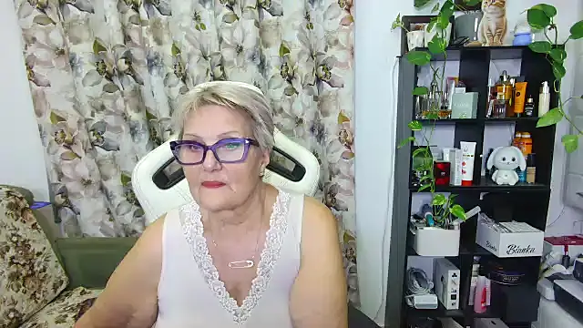 Snapshot of Selenna57 chatting on February 2025 06:51:01 PM Selenna57 online show from February 2025 06:51:01 PM