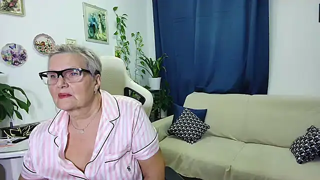 Snapshot of Selenna57 chatting on December 2025 08:16:02 PM Selenna57 online show from December 2025 08:16:02 PM