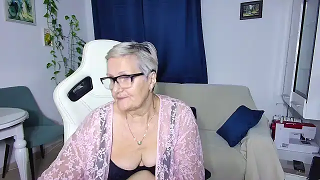 Snapshot of Selenna57 chatting on December 2025 07:53:02 PM Selenna57 online show from December 2025 07:53:02 PM