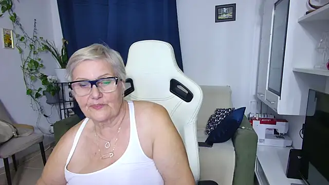 Selenna57 online show from April 2026 05:48:02 PM