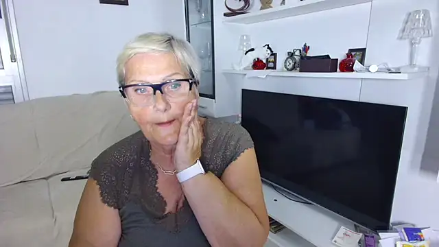 Selenna57 online show from June 2026 04:44:01 PM
