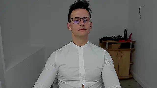 Snapshot of sexxymuscles4u chatting on December 2024 12:02:01 PM sexxymuscles4u online show from December 2024 12:02:01 PM