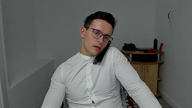 Snapshot of sexxymuscles4u chatting on December 2024 05:59:02 PM sexxymuscles4u online show from December 2024 05:59:02 PM