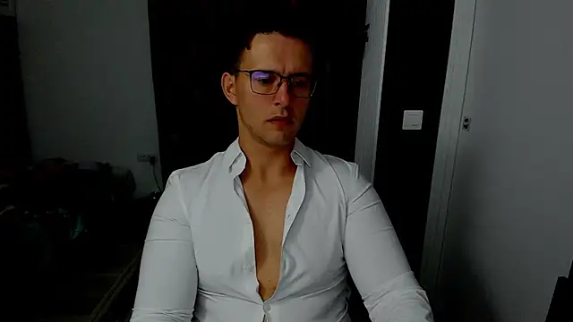 Snapshot of sexxymuscles4u chatting on October 2025 07:27:01 AM sexxymuscles4u online show from October 2025 07:27:01 AM