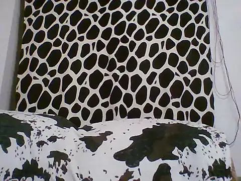 Snapshot of CathySuns chatting on October 2025 06:57:02 PM CathySuns online show from October 2025 06:57:02 PM