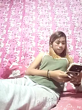 Snapshot of Cutie_body11 chatting on February 2025 06:14:02 AM Cutie body11 online show from February 2025 06:14:02 AM