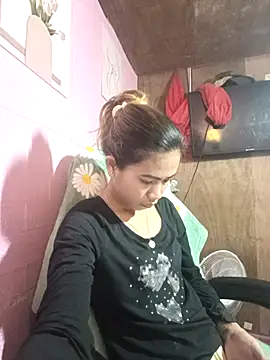 Snapshot of Cutie_body11 chatting on November 2025 11:25:02 PM Cutie body11 online show from November 2025 11:25:02 PM