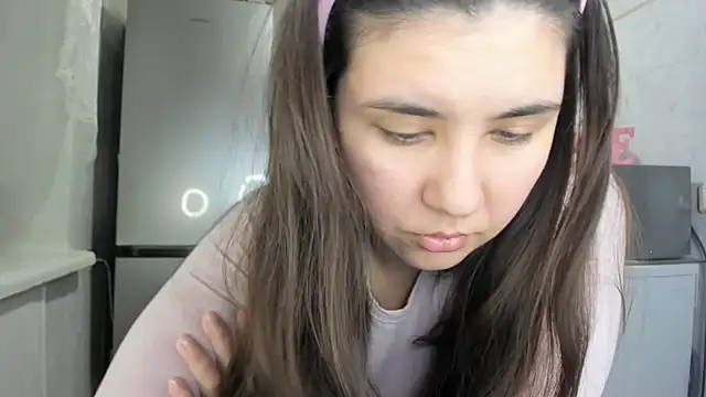 Snapshot of MiaMarrone chatting on December 2025 02:08:02 AM MiaMarrone online show from December 2025 02:08:02 AM