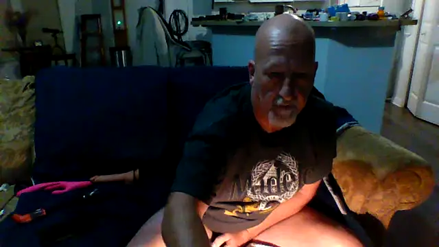 Snapshot of Yankeedave420 chatting on January 2025 11:52:02 PM Yankeedave420 online show from January 2025 11:52:02 PM