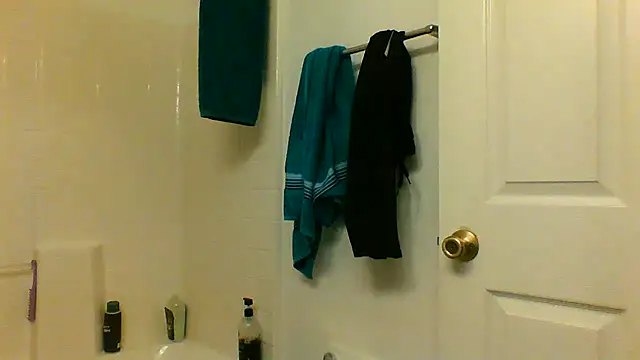 Snapshot of Yankeedave420 chatting on January 2025 04:37:02 AM Yankeedave420 online show from January 2025 04:37:02 AM