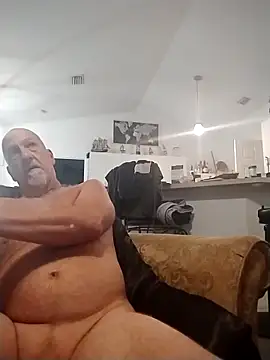 Snapshot of Yankeedave420 chatting on February 2025 05:58:02 PM Yankeedave420 online show from February 2025 05:58:02 PM