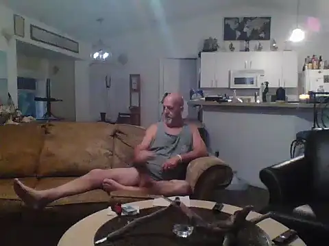 Snapshot of Yankeedave420 chatting on February 2025 11:32:02 PM Yankeedave420 online show from February 2025 11:32:02 PM