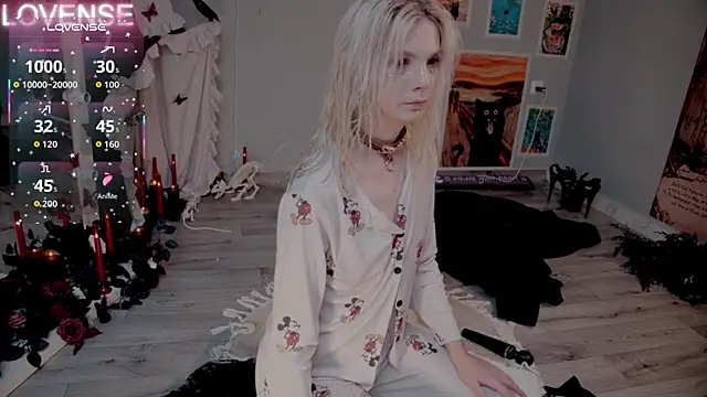 Careful i bite online show from November 2025 06:15:02 AM