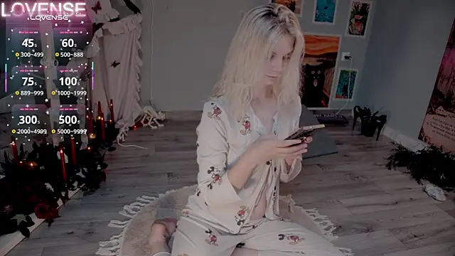 Careful i bite online show from November 2025 06:38:02 AM