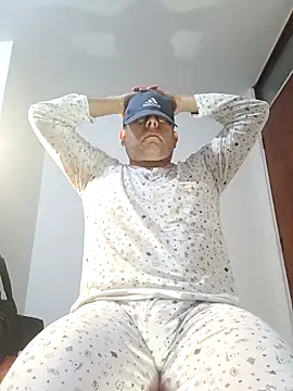 chicoguapo8 online show from September 2025 07:54:01 AM