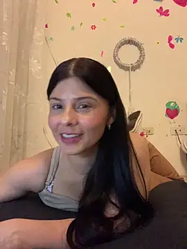 Estefani 32 online show from April 2026 06:35:01 PM