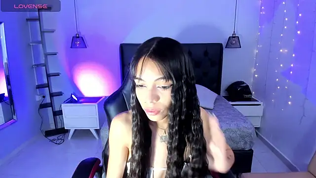 AMELIELEONE online show from February 2025 12:15:02 PM