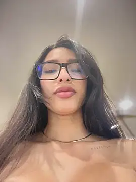 Snapshot of DulceLenns chatting on March 2026 08:16:02 PM DulceLenns online show from March 2026 08:16:02 PM