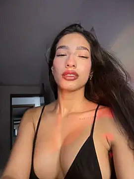 Snapshot of DulceLenns chatting on March 2026 06:33:01 PM DulceLenns online show from March 2026 06:33:01 PM