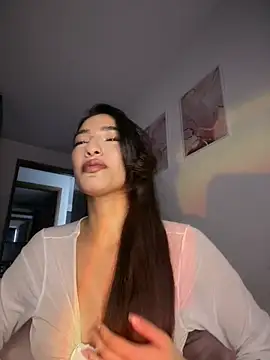 Snapshot of DulceLenns chatting on March 2026 06:23:01 PM DulceLenns online show from March 2026 06:23:01 PM