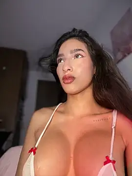 Snapshot of DulceLenns chatting on March 2026 07:09:01 PM DulceLenns online show from March 2026 07:09:01 PM