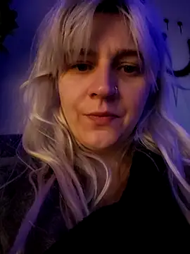 ScarletCallings420 online show from November 2025 05:25:02 PM