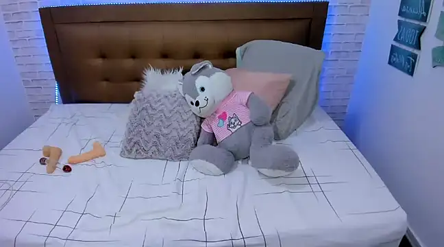 olivia love  online show from December 2024 12:28:01 AM