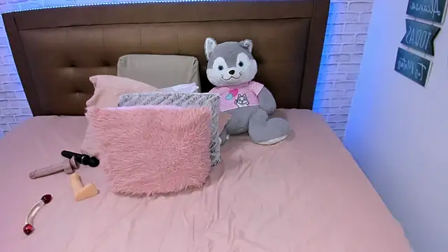 olivia love  online show from March 2025 09:13:02 PM