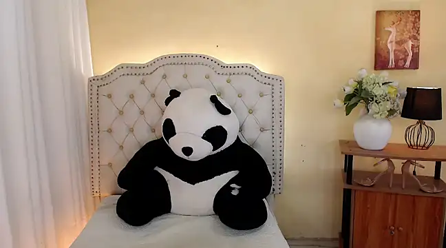 Snapshot of DreamLADYBOY chatting on March 2025 05:22:02 AM DreamLADYBOY online show from March 2025 05:22:02 AM