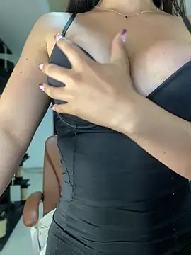 Snapshot of MiaJones21 chatting on February 2025 12:14:01 AM MiaJones21 online show from February 2025 12:14:01 AM