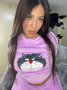 Snapshot of MiaJones21 chatting on October 2025 12:19:01 AM MiaJones21 online show from October 2025 12:19:01 AM