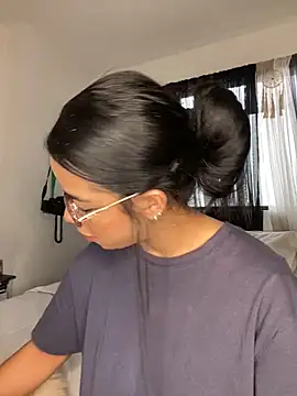 trianawhite online show from December 2025 03:19:01 PM