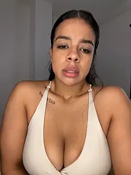 Snapshot of trianawhite chatting on March 2026 04:30:02 PM trianawhite online show from March 2026 04:30:02 PM
