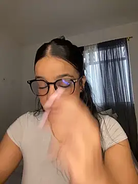 Snapshot of trianawhite chatting on May 2026 03:30:02 PM trianawhite online show from May 2026 03:30:02 PM