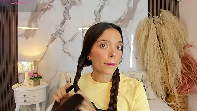 hannahill69 online show from June 2026 05:05:01 AM