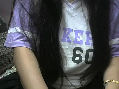 Bold-Radhika online show from November 2025 02:32:01 PM