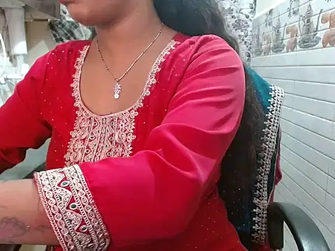 Snapshot of LovingPihu chatting on March 2026 06:02:01 AM LovingPihu online show from March 2026 06:02:01 AM