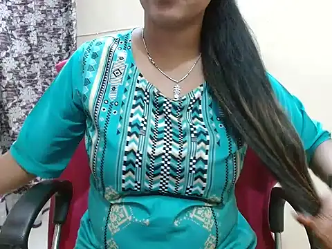 Snapshot of LovingPihu chatting on April 2026 05:25:01 AM LovingPihu online show from April 2026 05:25:01 AM