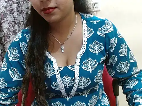 Snapshot of LovingPihu chatting on April 2026 05:30:01 AM LovingPihu online show from April 2026 05:30:01 AM