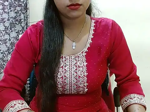 Snapshot of LovingPihu chatting on April 2026 05:25:02 AM LovingPihu online show from April 2026 05:25:02 AM