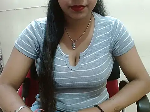 Snapshot of LovingPihu chatting on April 2026 05:19:01 AM LovingPihu online show from April 2026 05:19:01 AM