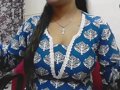 Snapshot of LovingPihu chatting on May 2026 05:13:02 AM LovingPihu online show from May 2026 05:13:02 AM