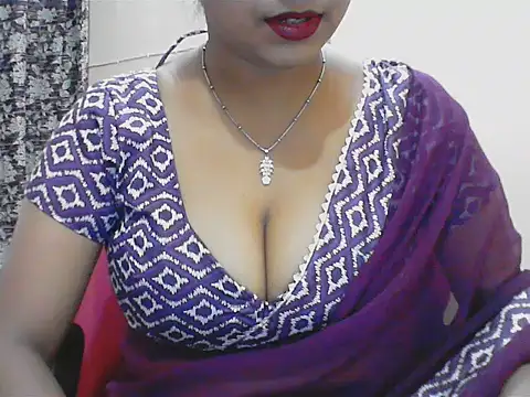 Snapshot of LovingPihu chatting on May 2026 06:18:02 AM LovingPihu online show from May 2026 06:18:02 AM