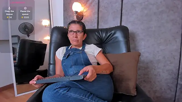 Keyla Milf online show from May 2026 01:06:02 PM